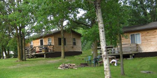Lakeview Housekeeping Cabins on Lake of the Woods Ontario Canada: Lakefront Cabins for Fishing, Hunting, Family Vacations, Ecotourism Holidays 